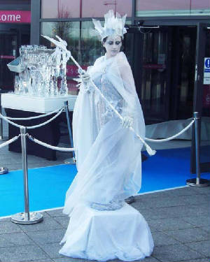 crowdpuller/ice_queen_statue_scotland.jpg