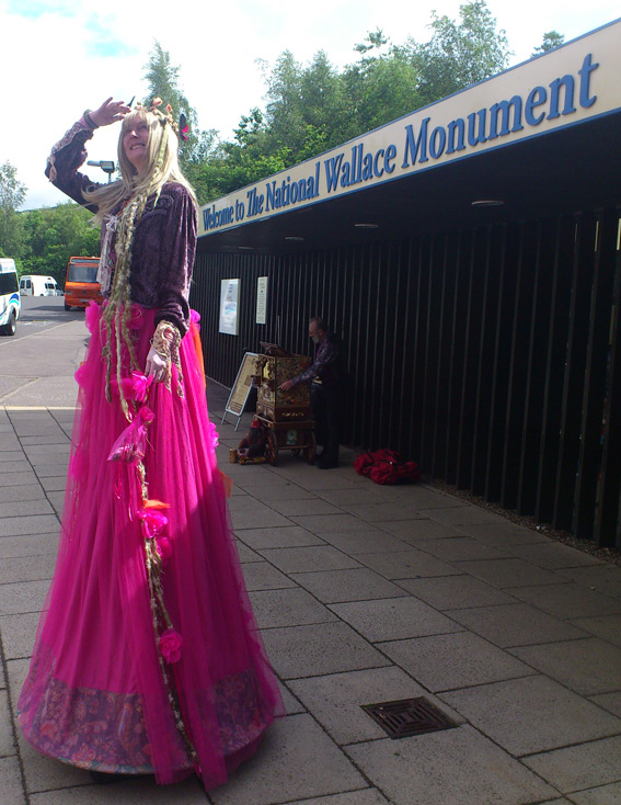 crowdpuller/Circus_Scotland_2017_stilts.jpg