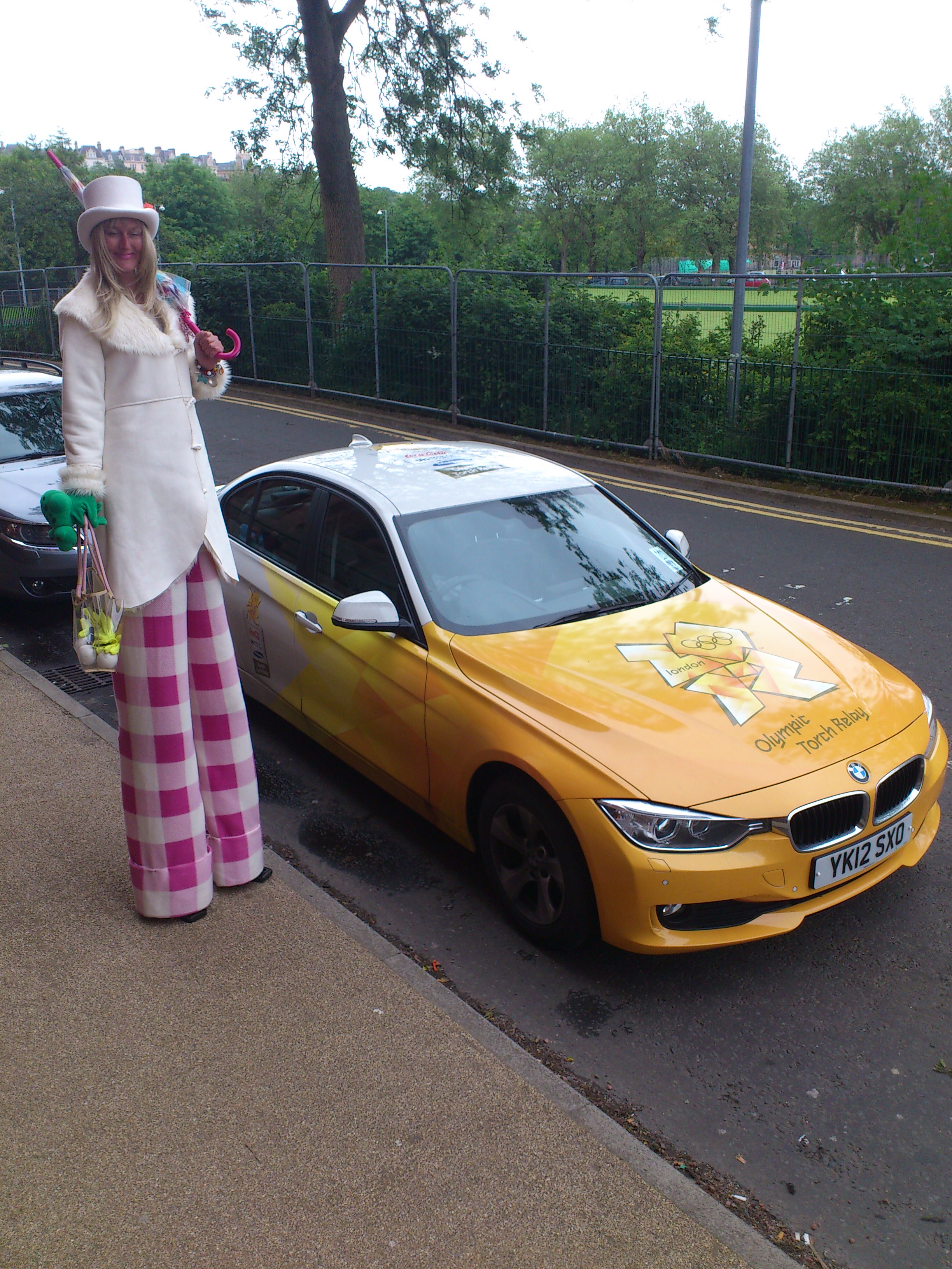 crowdpuller/Olympic_torch_glasgow.JPG