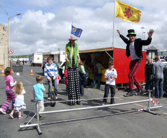 webassets/circus_street_entertainers_scotland.jpg