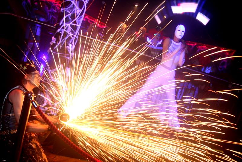 webassets/Circus_Scotland_2017_Angle_Grinder_act_performer_night_club_Ayr_Madisons_Glow.jpg