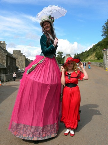 webassets/Circus_Scotland_stilt_walker_stiltwalker_Victorian_Fair_New_Lanark.jpg