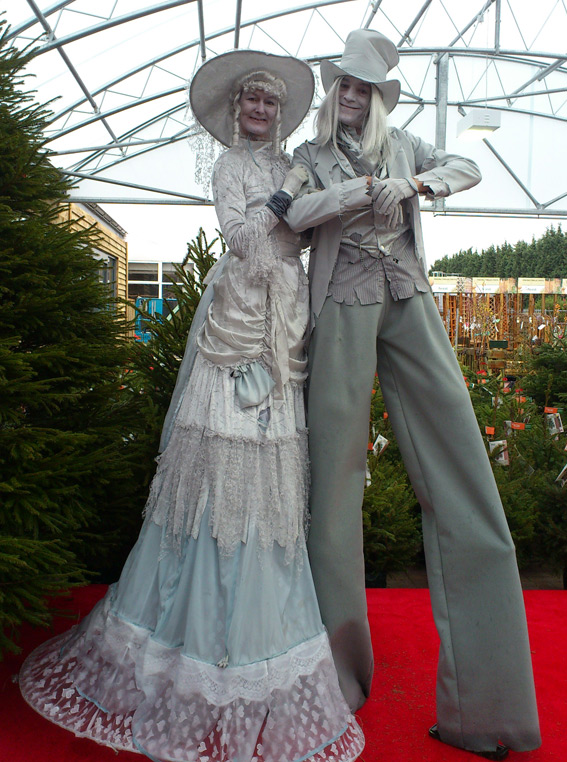 webassets/Ghost_Stilt_walkers_circus_scotland_dobbies_stilwalkers.jpg