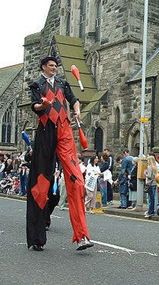 webassets/Medieval_Stilt_walker_scotland_uk.jpg