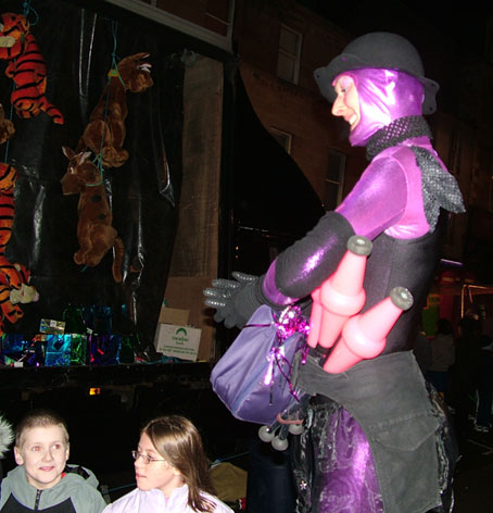 webassets/contact_stilt_walkers_hire_book_stiltwalkers_scotland_circus_performers.jpg