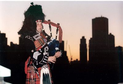 webassets/pipe_major_paul_bagpipes_scotland.jpg